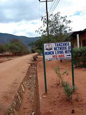 Straßenschild in Mwanga